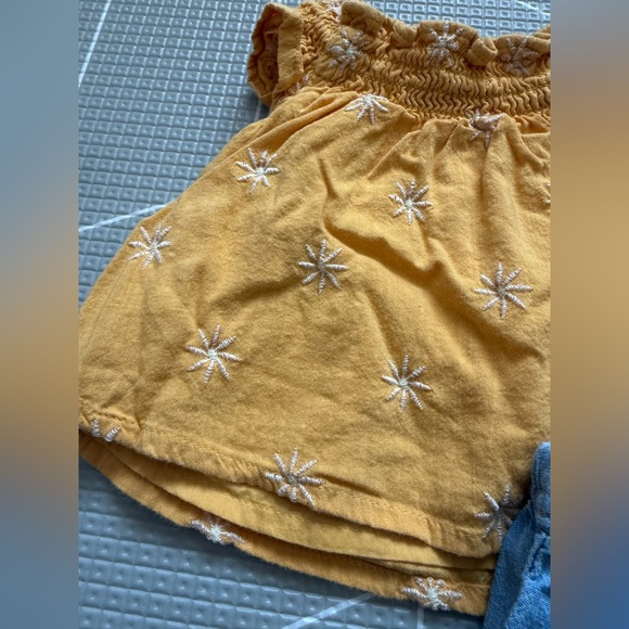 Old Navy|Baby girl summer set,mustard Yellow Daisy Embroidered Top & denim Short - Picture 4 of 6